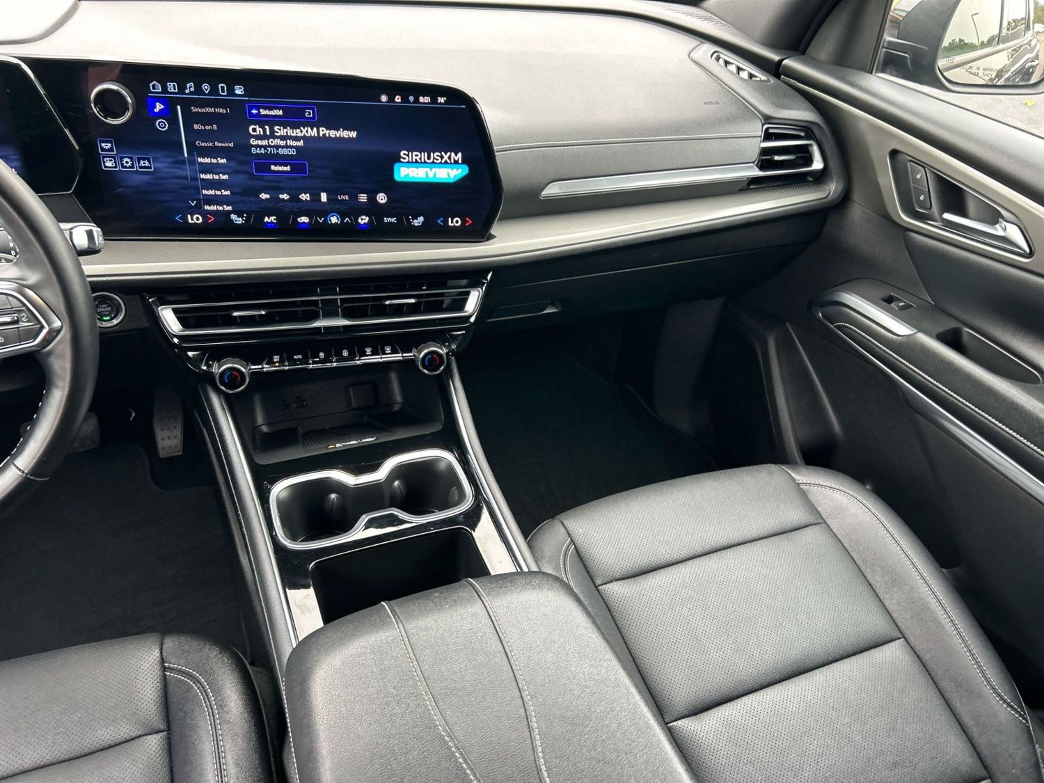 Used 2025 Chevrolet Traverse LT FWD image 18