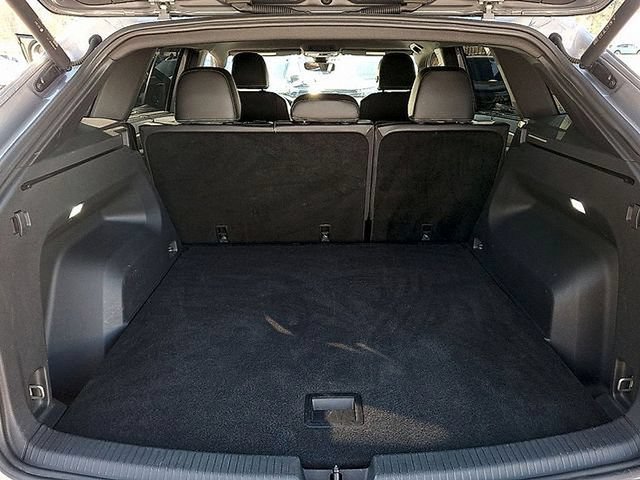 Used 2024 Volkswagen Atlas Cross Sport SE FWD image 29