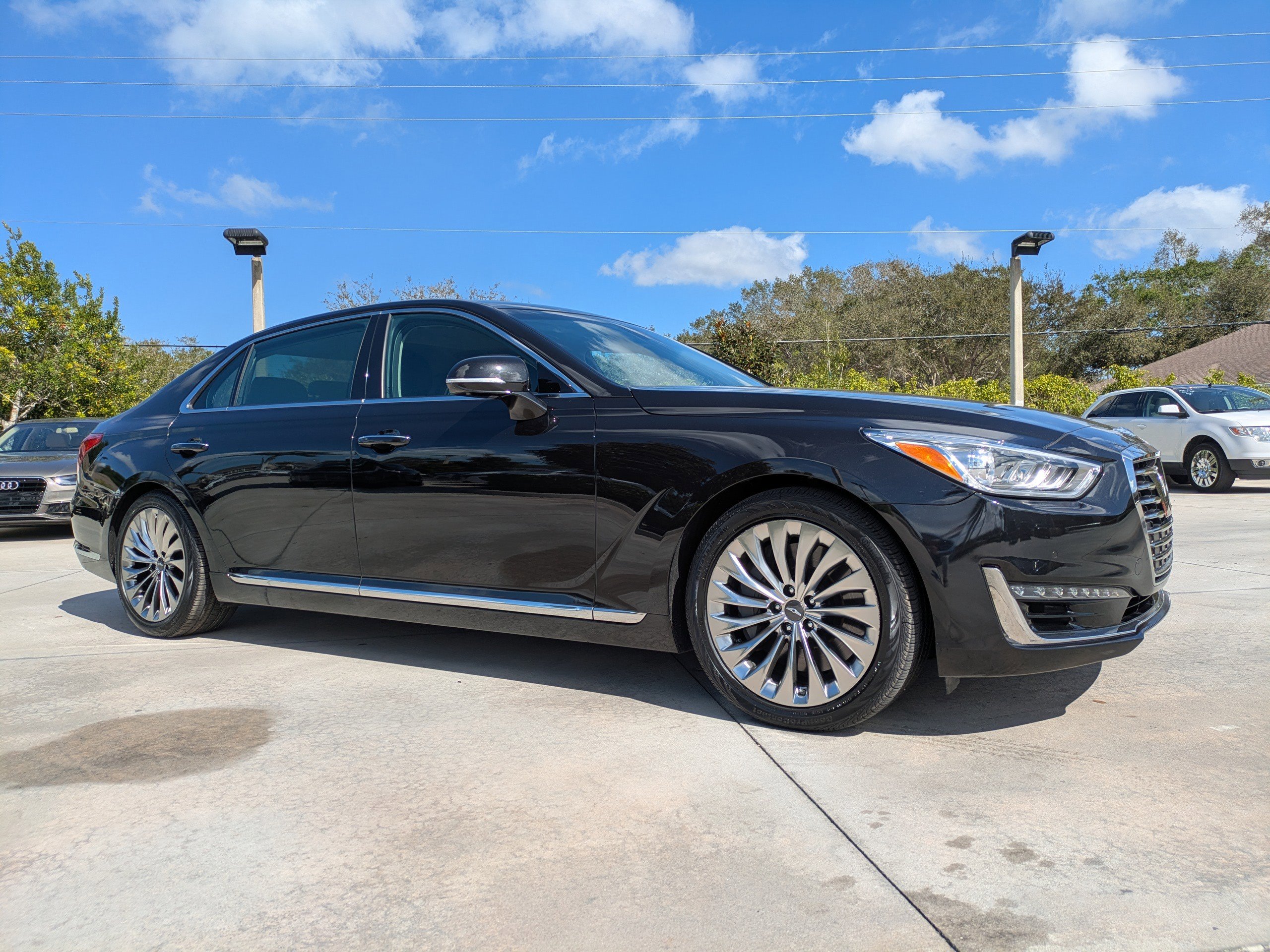 Used 2018 Genesis G90 3.3T Premium image 1