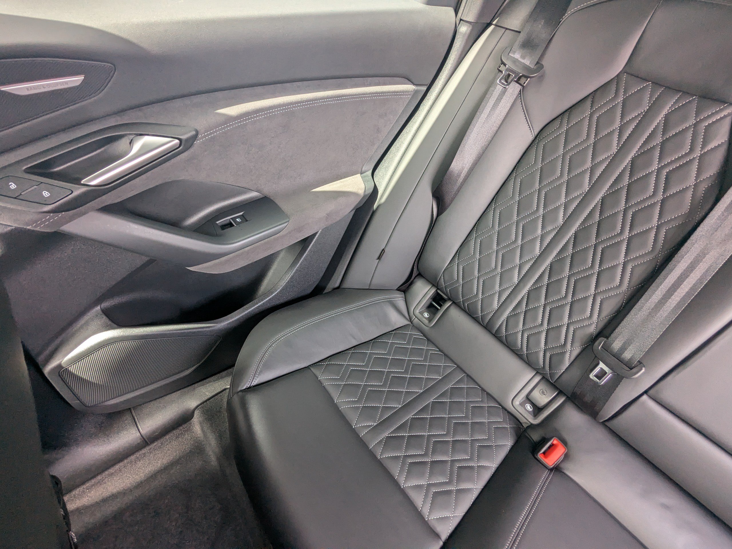 Certified 2025 Audi SQ6 e-tron Prestige AWD/4WD image 14