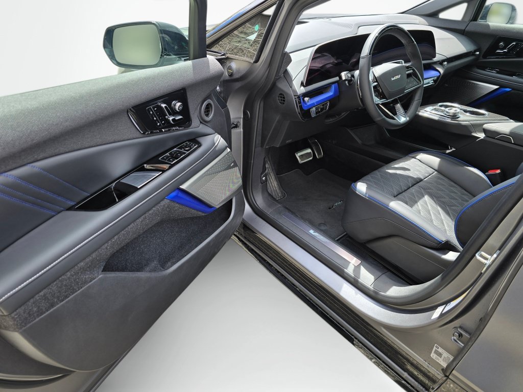 New 2026 Cadillac Optiq V w/ Magnus Launch Edition AWD/4WD image 31