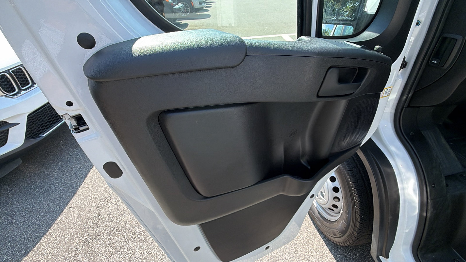 Used 2025 RAM ProMaster 2500 w/ Safety Group FWD image 15