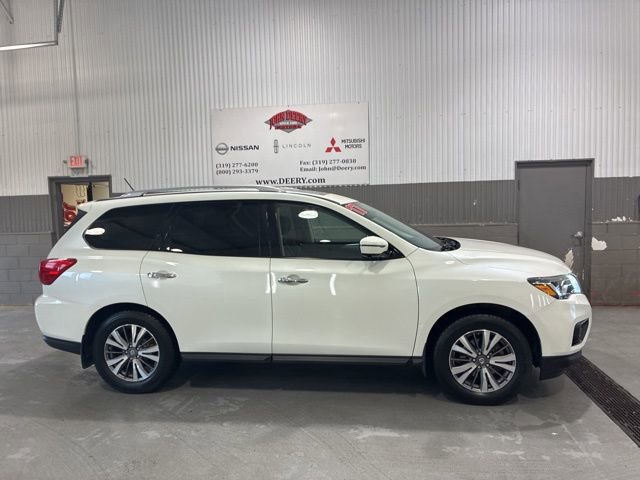 Used 2017 Nissan Pathfinder SL w/ SL Premium Package image 2