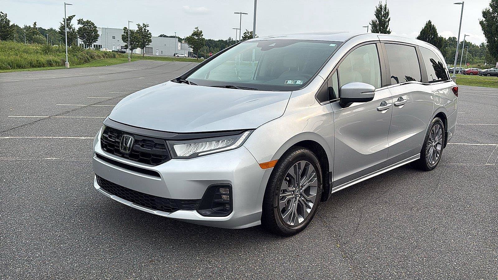 Used 2025 Honda Odyssey Touring image 13