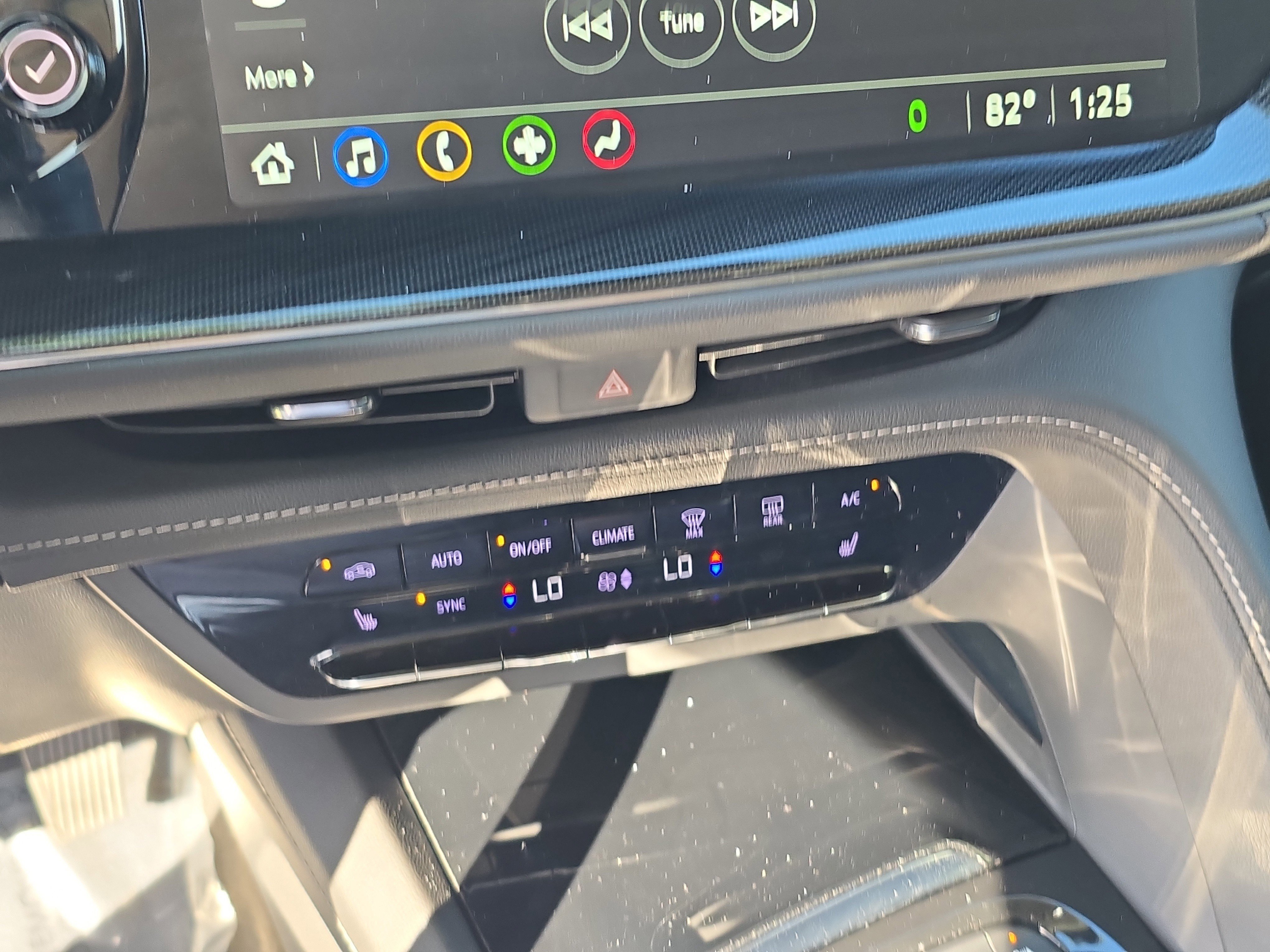 Used 2023 Buick Envision Essence image 27