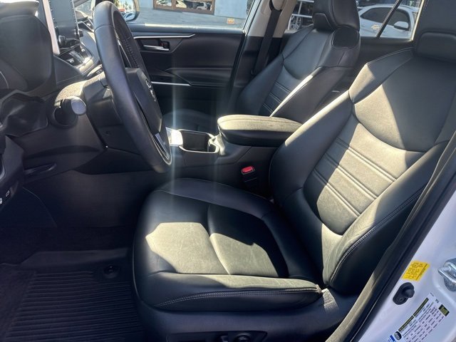 Used 2022 Toyota RAV4 XLE Premium image 24