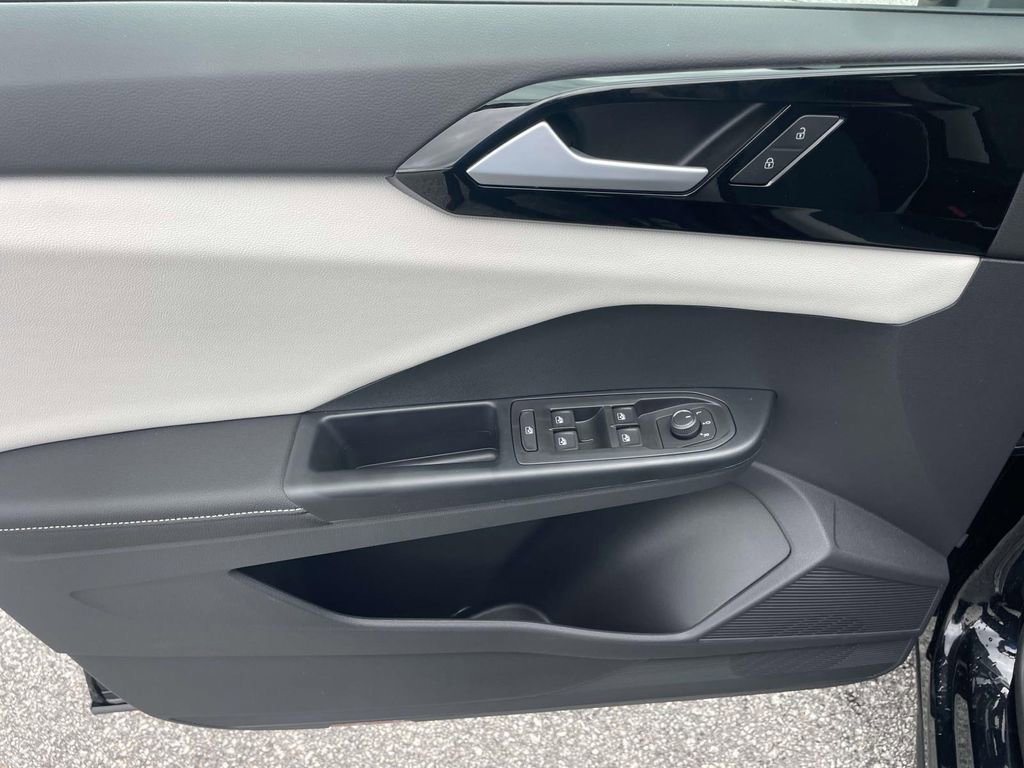New 2026 Volkswagen Taos S FWD image 15