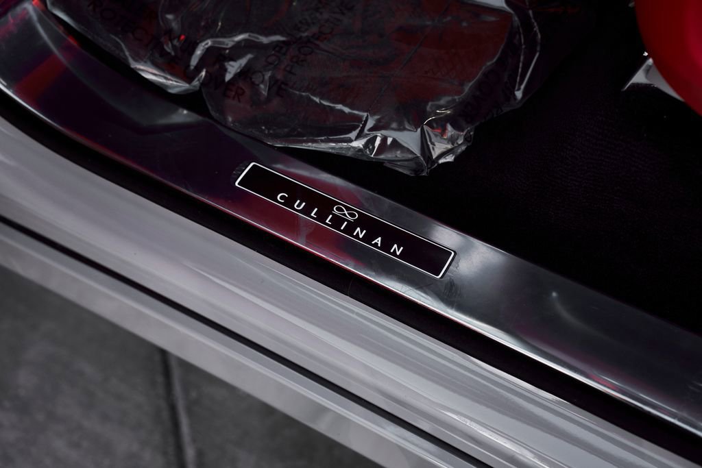 Used 2025 Rolls-Royce Cullinan Black Badge AWD/4WD image 37