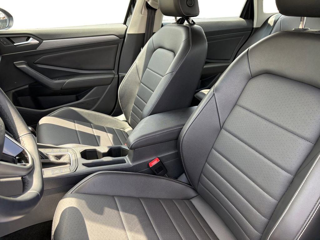 Certified 2023 Volkswagen Jetta SE FWD image 13