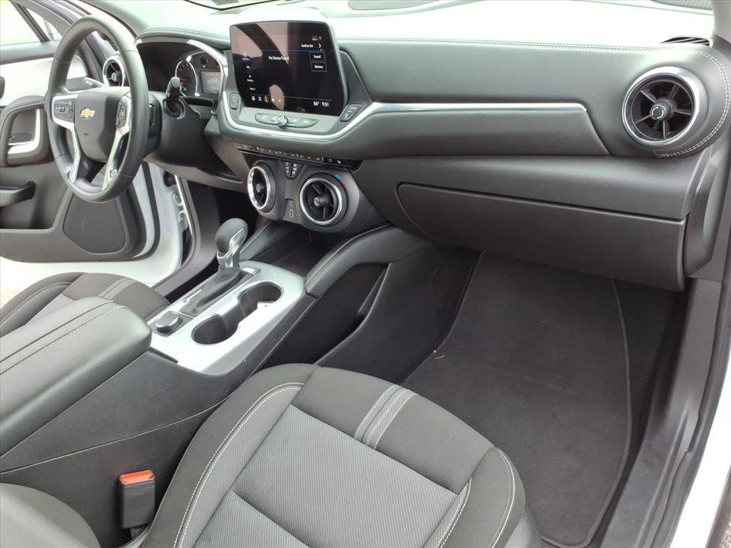 Used 2025 Chevrolet Blazer LT FWD image 16
