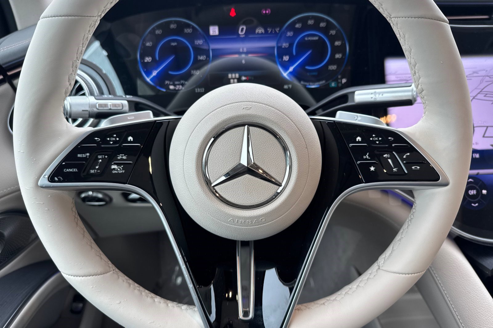 New 2026 Mercedes-Benz EQS 550 4MATIC SUV image 16