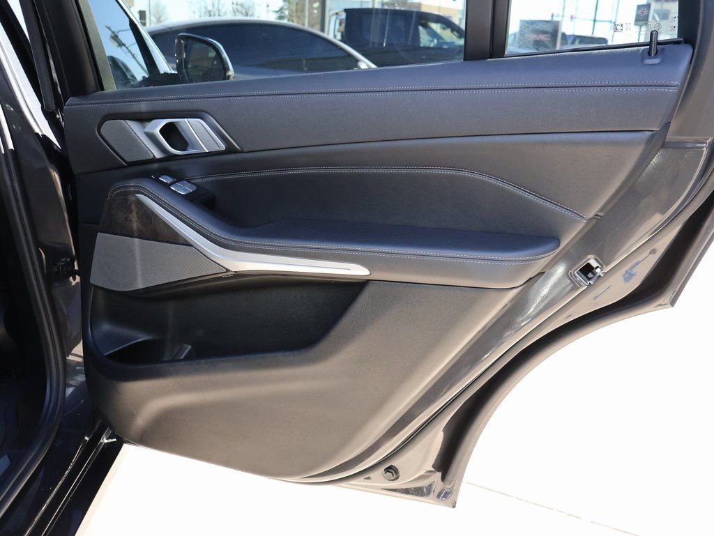 Used 2021 BMW X7 xDrive40i w/ Premium Package image 13