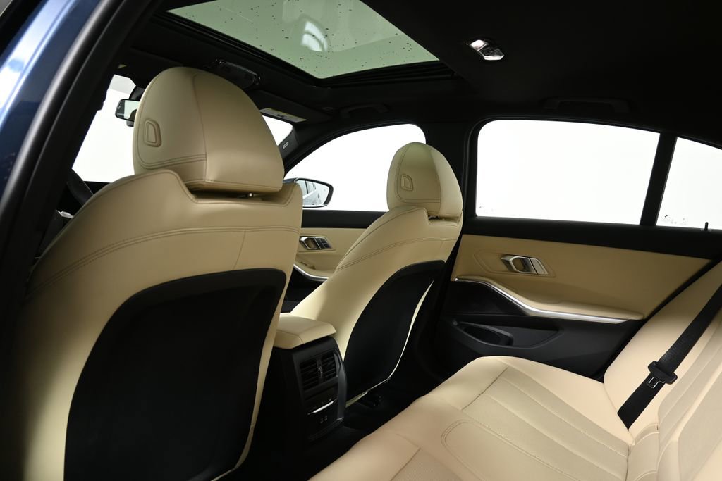 Used 2026 BMW 330i xDrive Sedan w/ Premium Package image 32