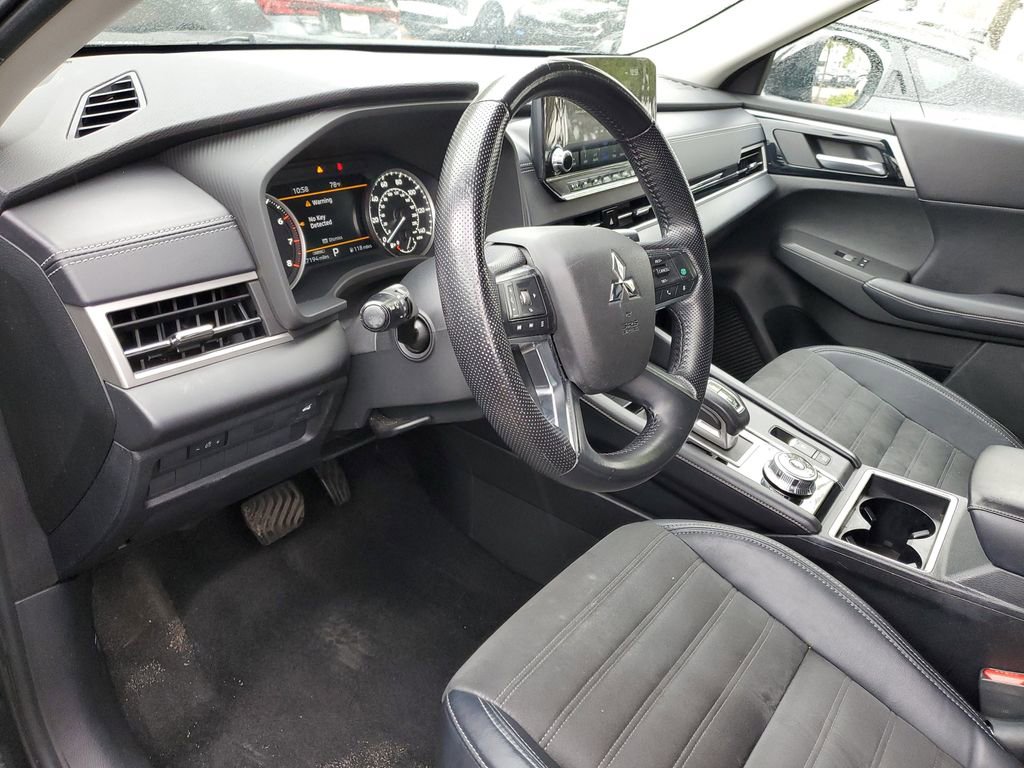 Used 2023 Mitsubishi Outlander SE Black Edition image 17