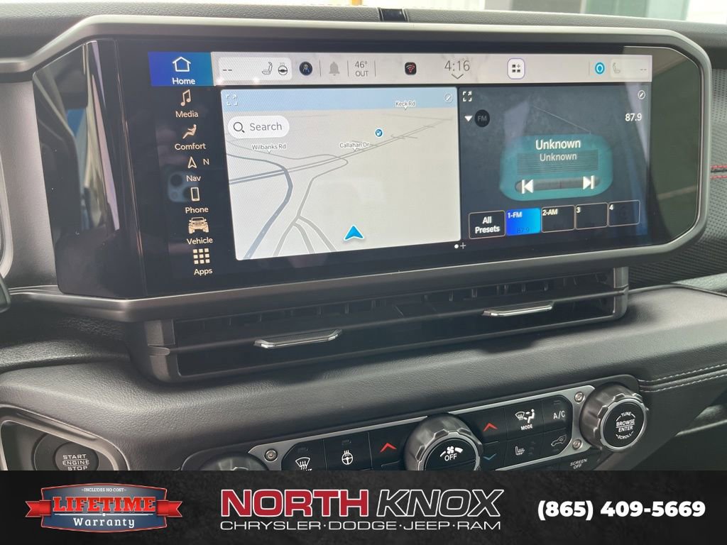 Used 2024 Jeep Gladiator Rubicon w/ Technology Group image 8