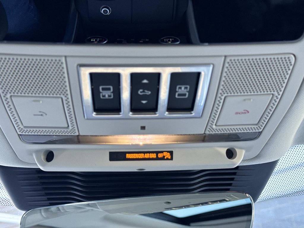 Certified 2025 Land Rover Discovery Dynamic SE AWD/4WD image 22