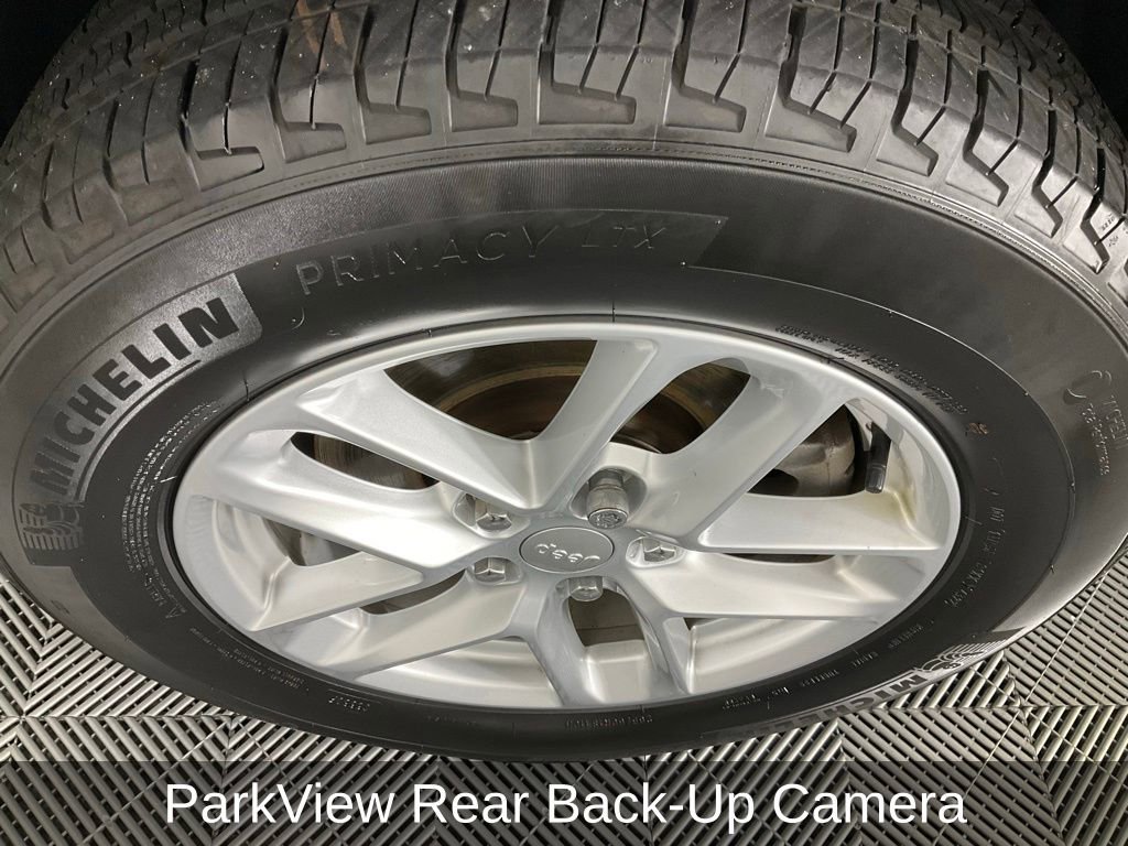 Certified 2023 Jeep Grand Cherokee L Laredo image 11