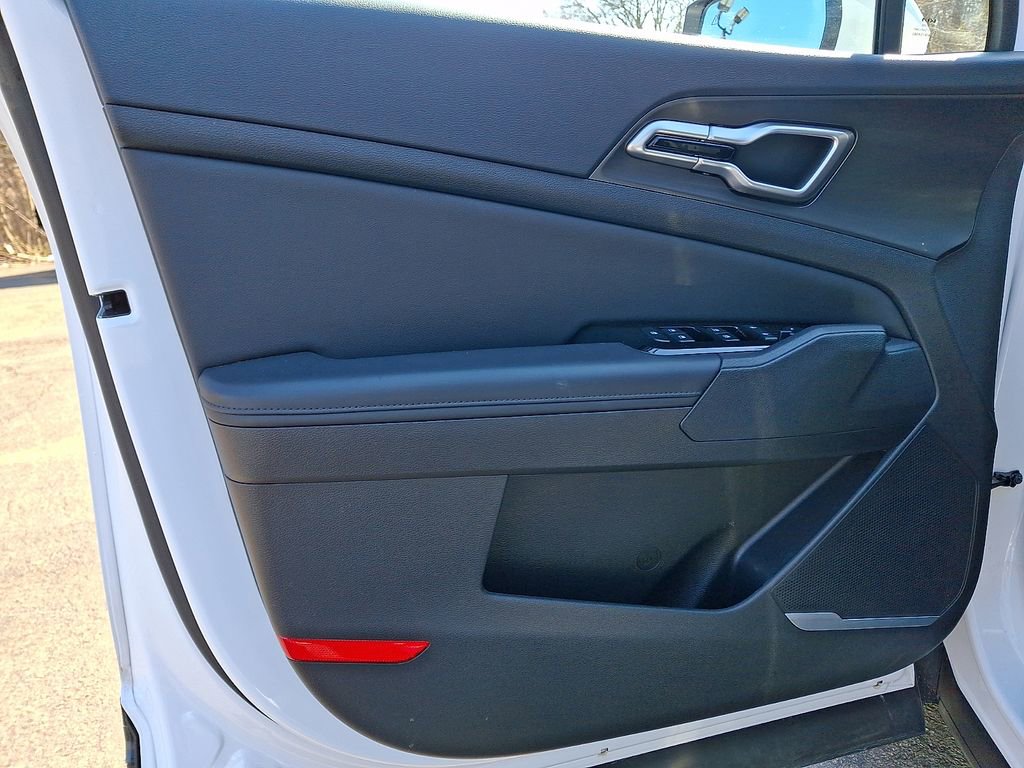 Certified 2025 Kia Sportage EX w/ Premium Package image 12