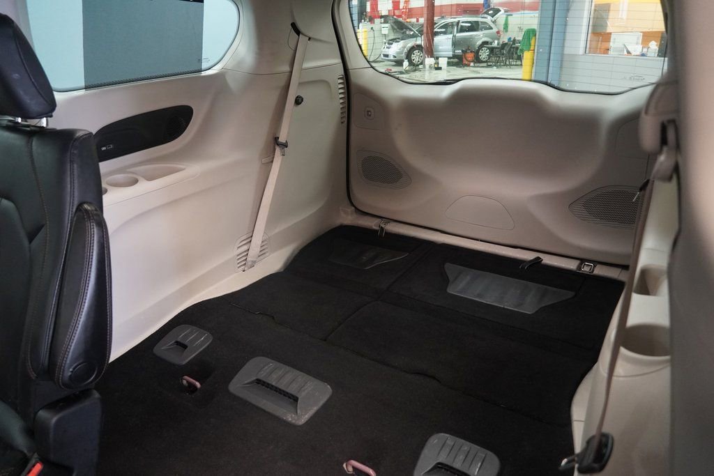 Used 2020 Chrysler Pacifica Touring-L Plus image 18