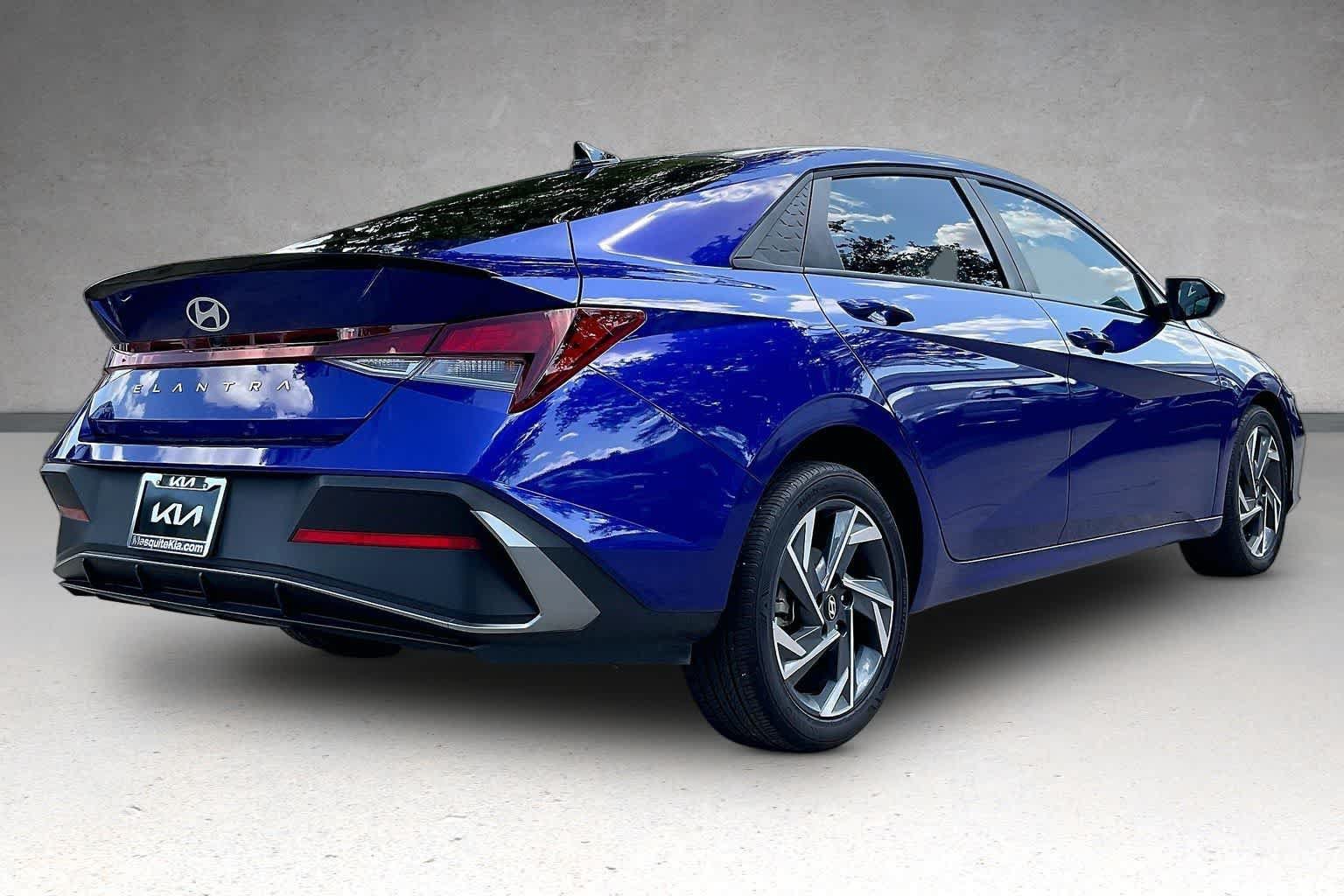 Used 2025 Hyundai Elantra Sport FWD image 19