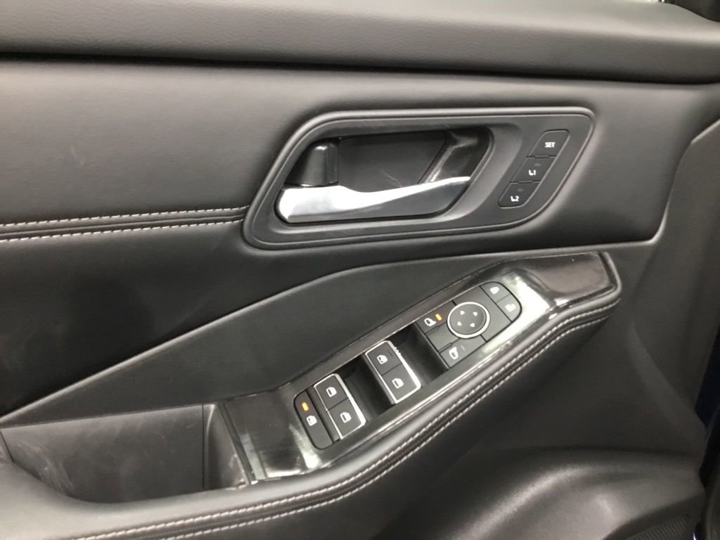 Used 2024 Nissan Rogue SL w/ SL Premium Package image 7