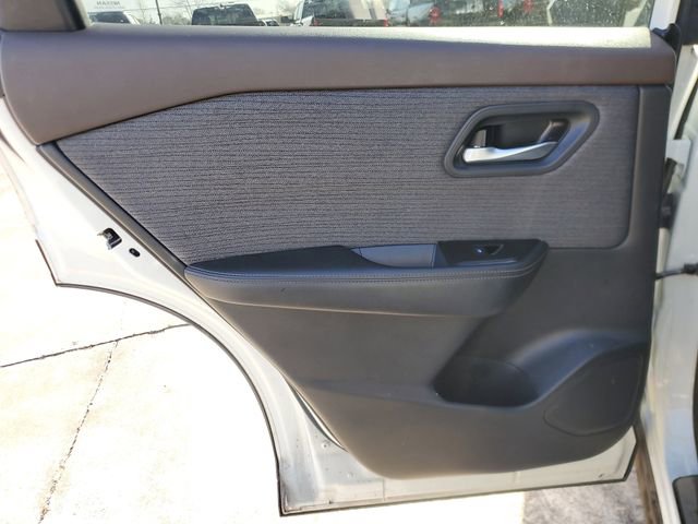 Used 2023 Nissan Rogue SV image 10