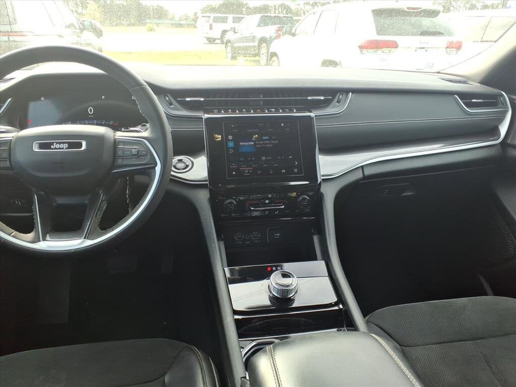 Used 2023 Jeep Grand Cherokee L Laredo RWD image 12