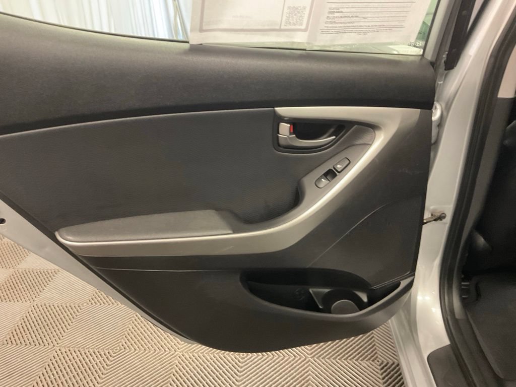 Used 2012 Hyundai Elantra Limited FWD image 29