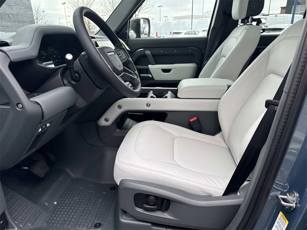 New 2026 Land Rover Defender 110 X-Dynamic SE image 17