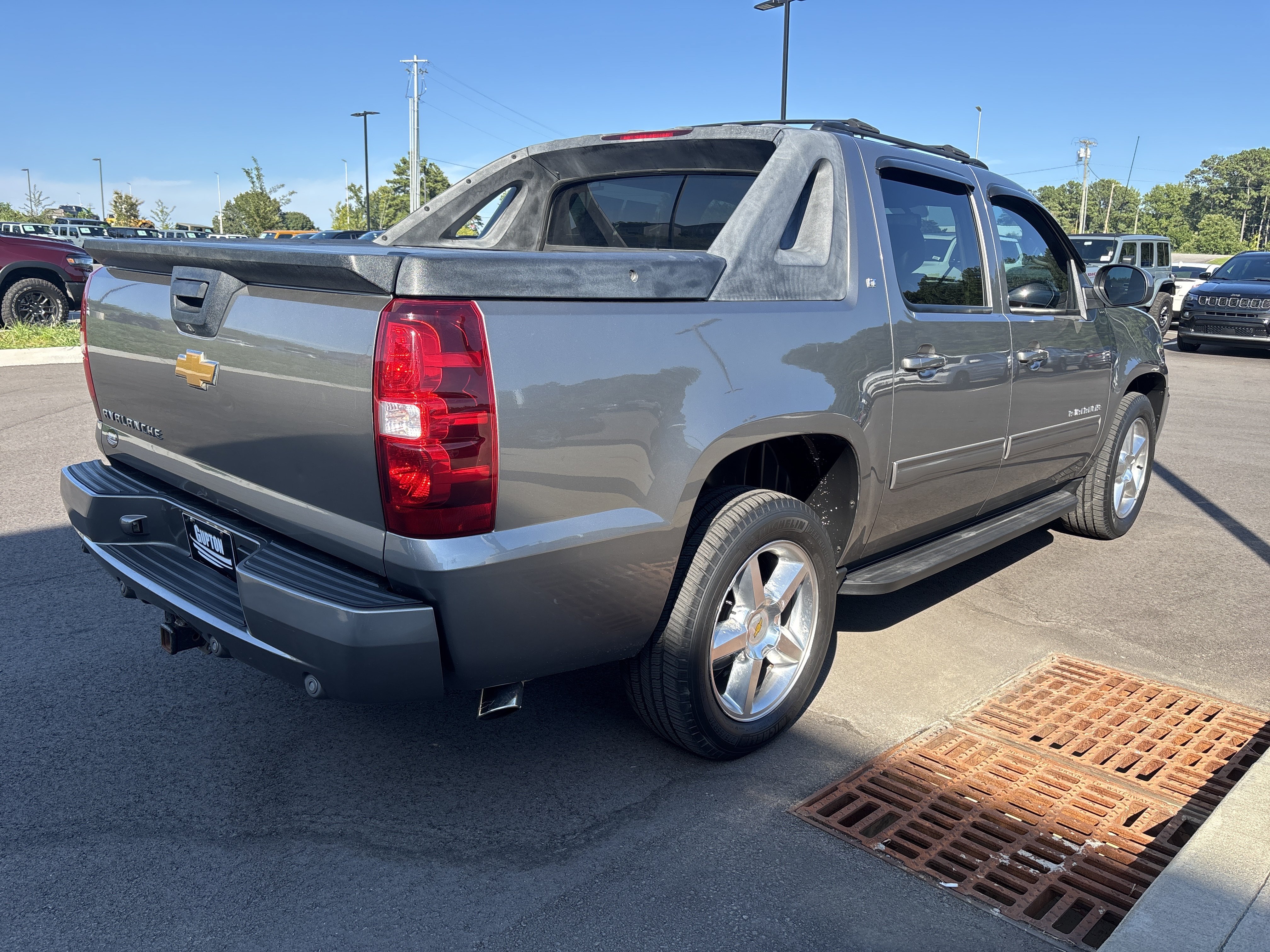 Used 2012 Chevrolet Avalanche LT RWD image 5