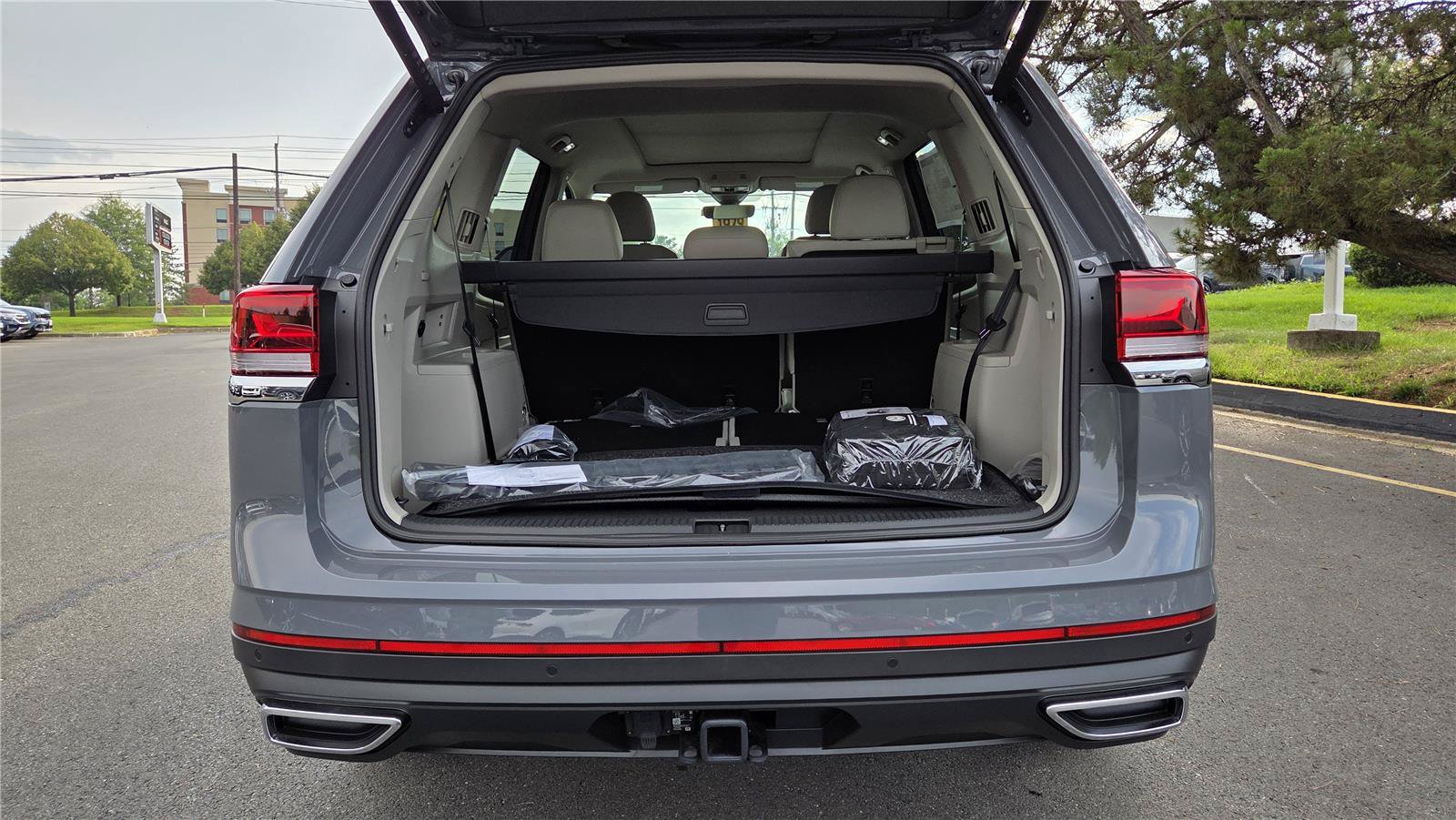 New 2026 Volkswagen Atlas SE FWD image 5