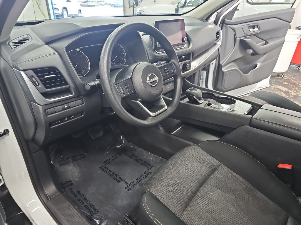 Used 2024 Nissan Rogue SV FWD image 16