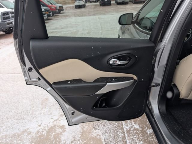 Used 2017 Jeep Cherokee Sport w/ Safety Group image 22