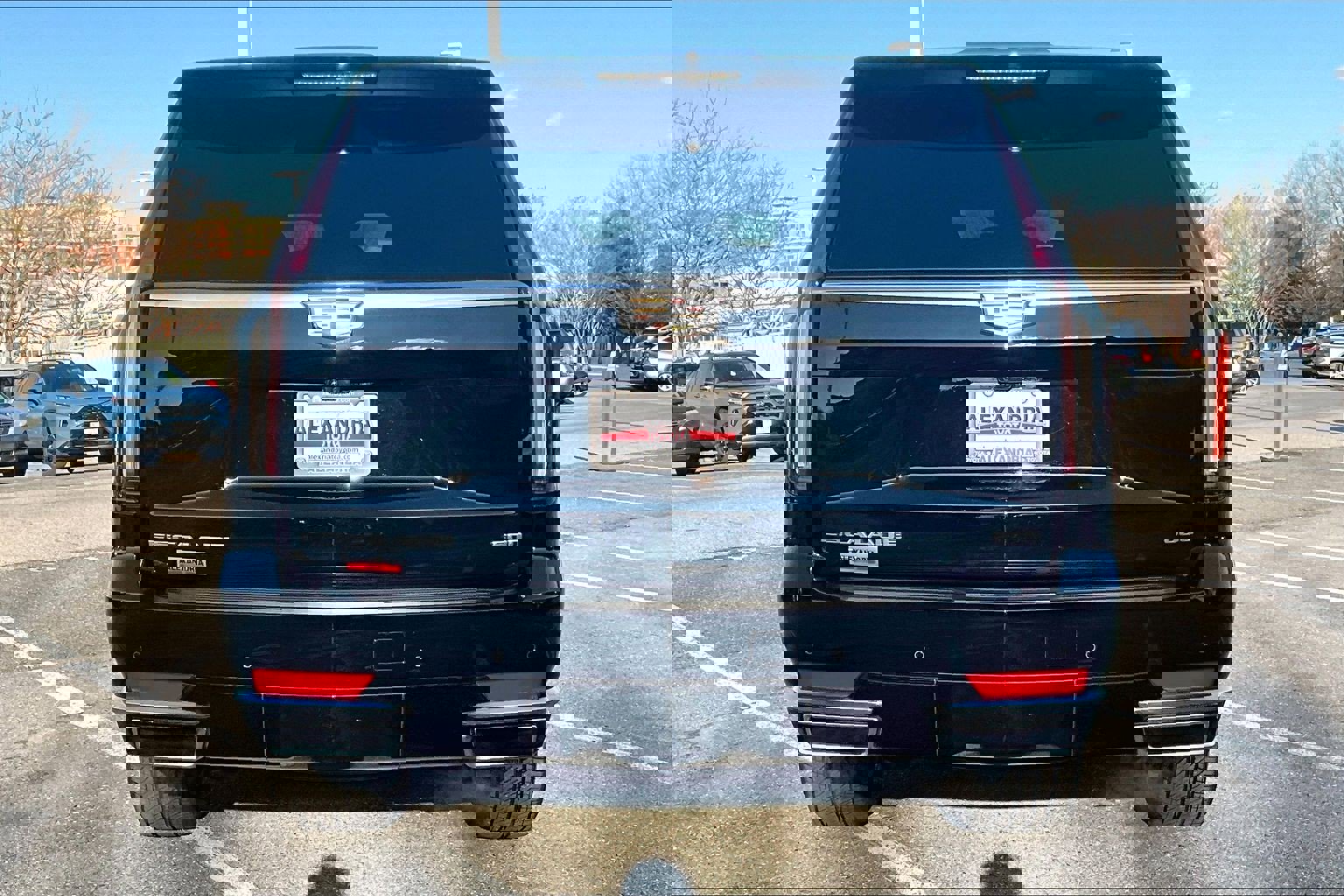 Used 2024 Cadillac Escalade ESV Premium Luxury image 4