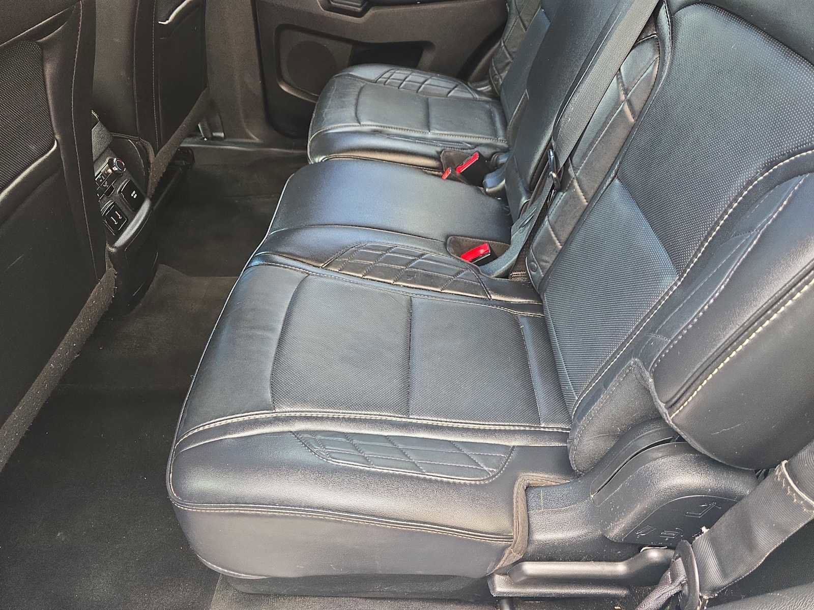 Used 2017 Ford Explorer Platinum AWD/4WD image 15