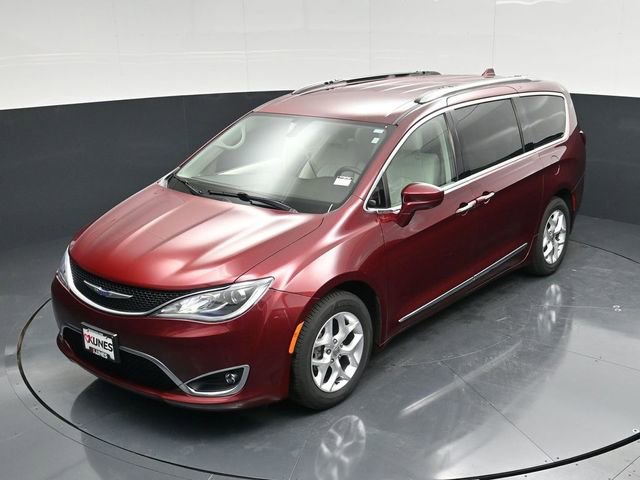 Used 2020 Chrysler Pacifica Touring-L w/ Tire & Wheel Group image 48