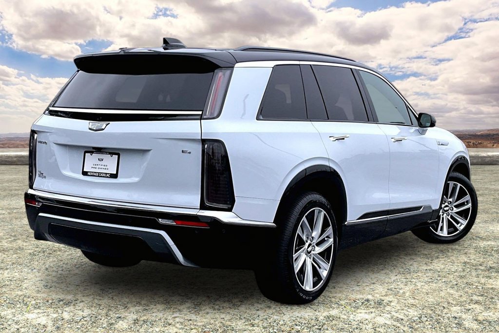 Used 2027 Cadillac Vistiq Luxury w/ LPO, Floor Liner Package AWD/4WD image 5
