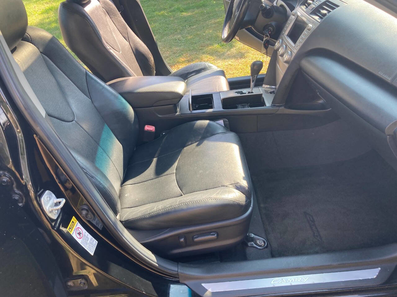 Used 2011 Toyota Camry XLE image 5