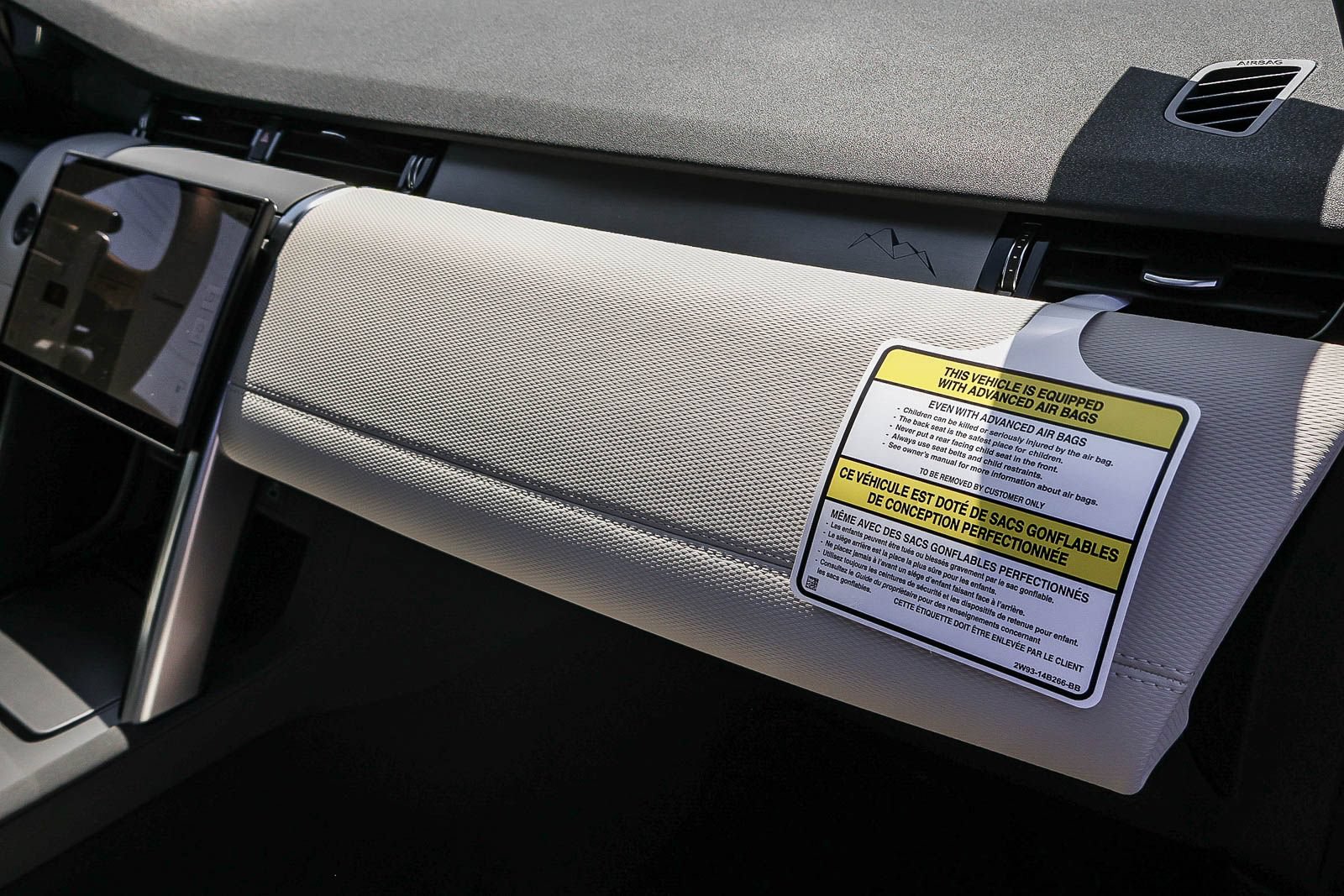 New 2026 Land Rover Discovery Sport Landmark AWD/4WD image 18