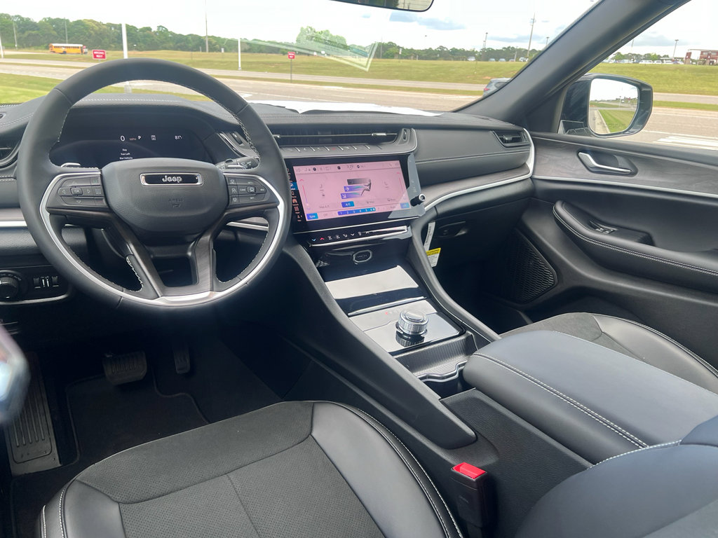 New 2026 Jeep Grand Cherokee Altitude RWD image 19