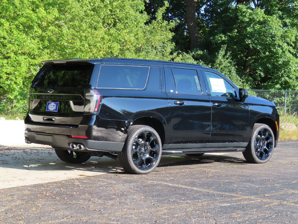 New 2026 Chevrolet Suburban RST AWD/4WD image 3