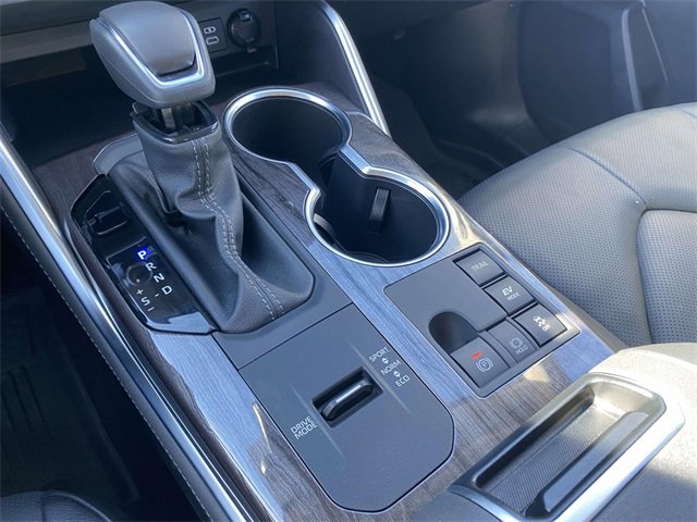 Used 2025 Toyota Highlander Limited image 30