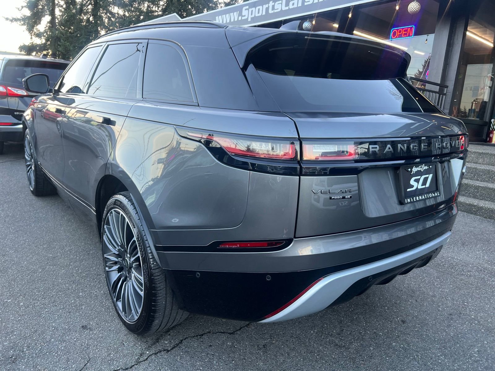 Used 2019 Land Rover Range Rover Velar R-Dynamic SE image 9