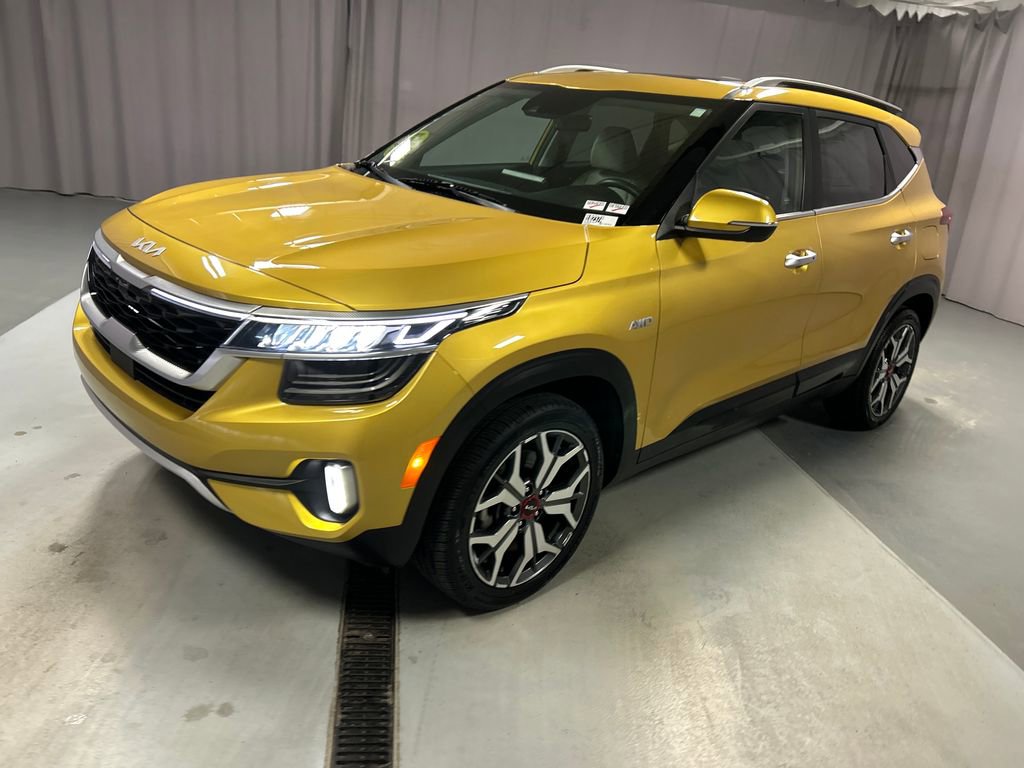 Used 2023 Kia Seltos SX w/ SX Sunroof Package image 3