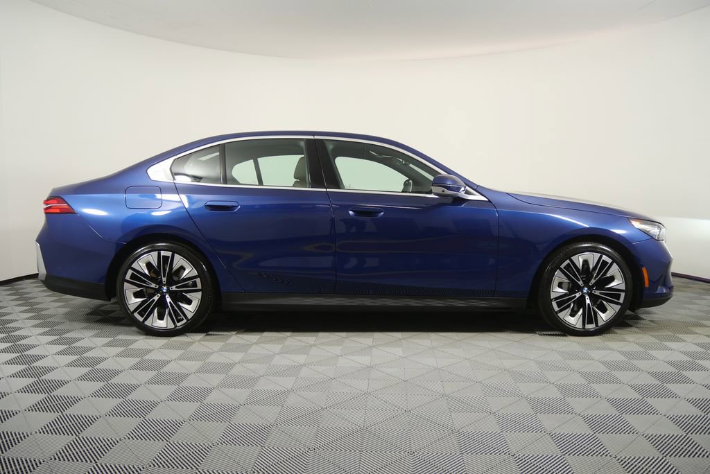 Certified 2025 BMW 530i image 2