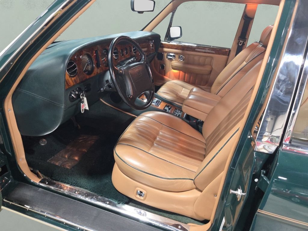 Used 1994 Bentley Brooklands RWD image 8