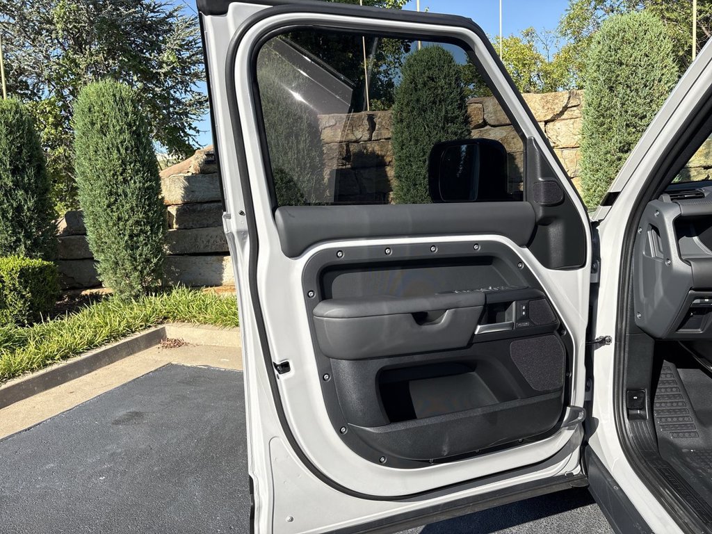 New 2026 Land Rover Defender 110 X-Dynamic SE AWD/4WD image 17