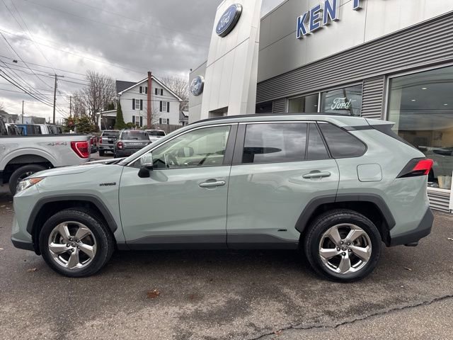 Used 2021 Toyota RAV4 XLE Premium image 9