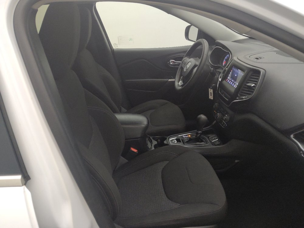 Used 2019 Jeep Cherokee Latitude w/ Popular Appearance Group FWD image 21