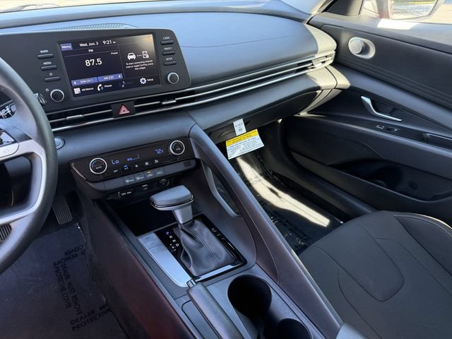 Used 2022 Hyundai Elantra SEL FWD image 17